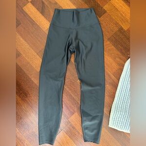 Grey Shiny Alo leggings 7/8